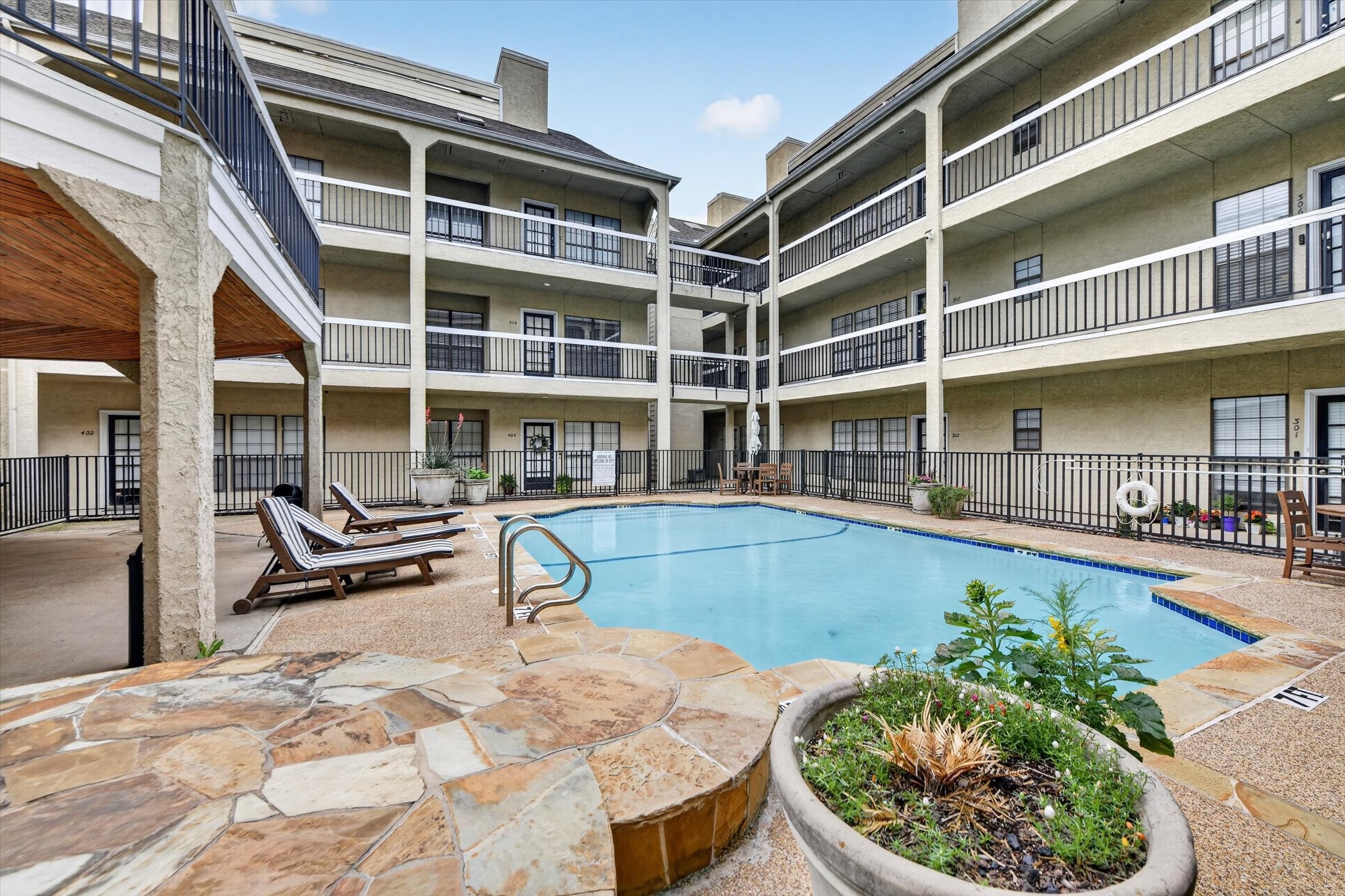 4800 W Lovers Lane Dallas TX 75209