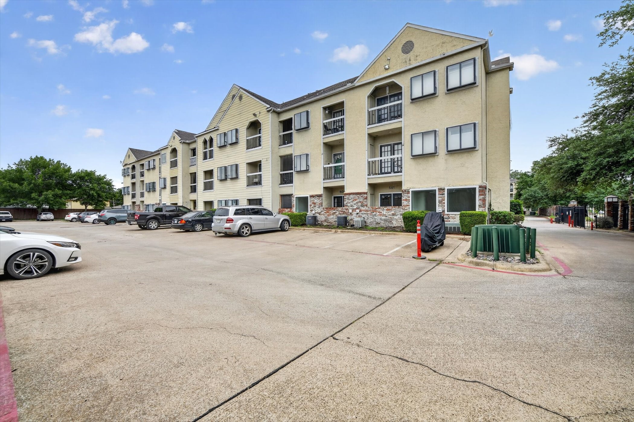4800 W Lovers Lane Dallas TX 75209