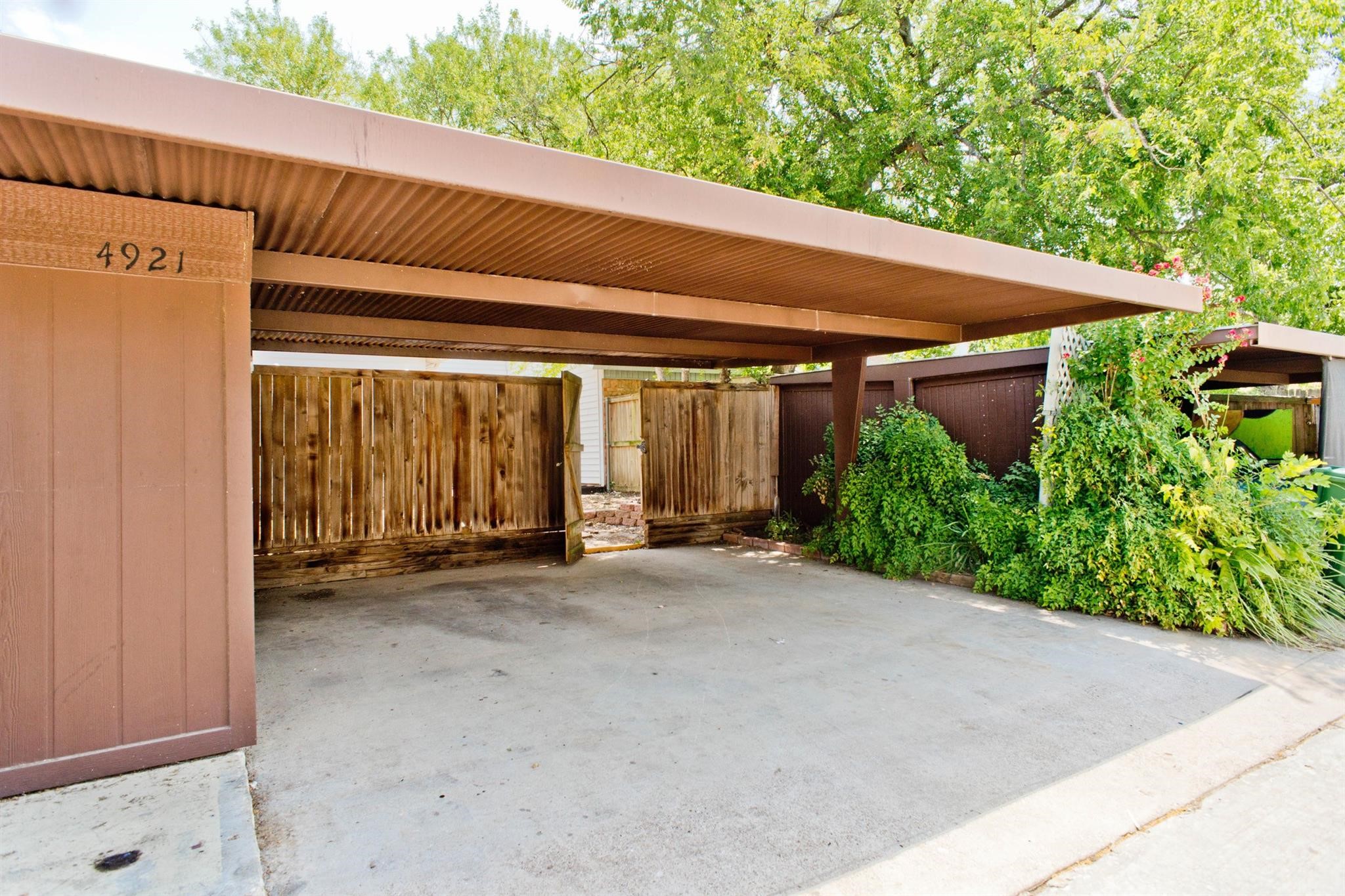 4921 Rollingwood Court Garland TX 75043