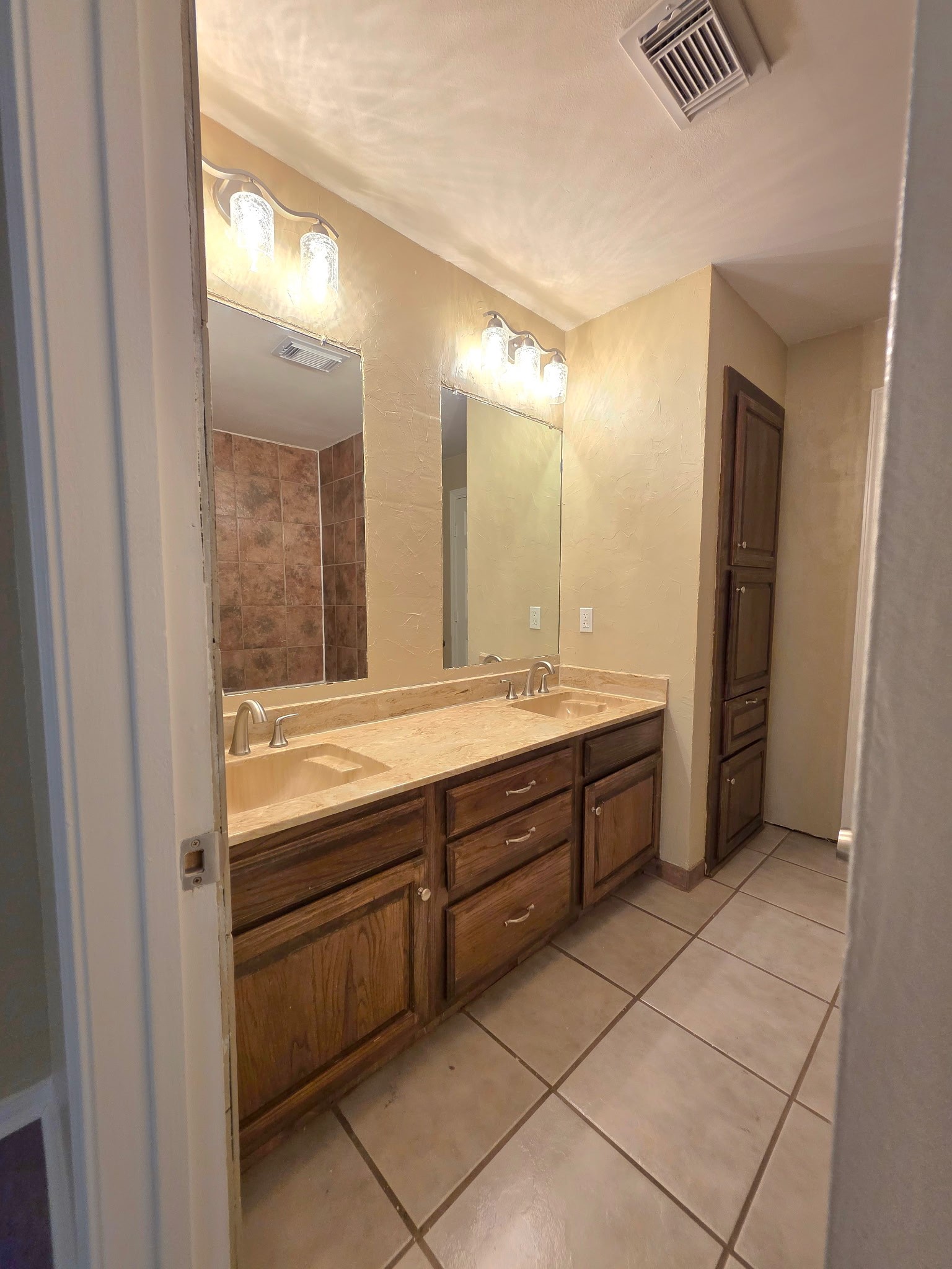 1308 Memory Lane Arlington TX 76011