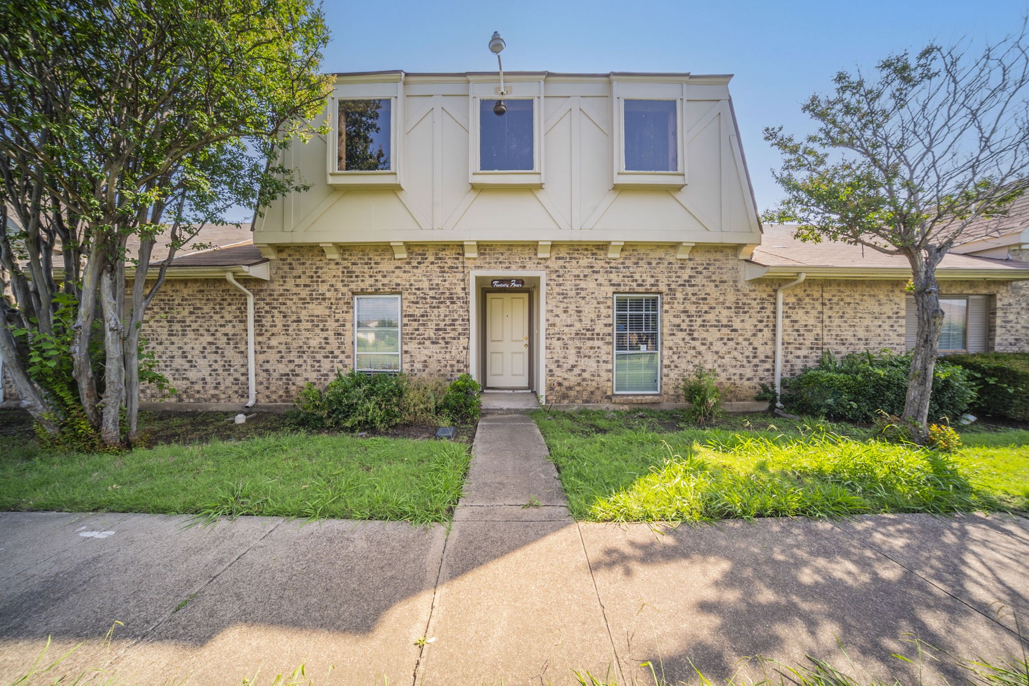 24 W Mountain Creek Drive Grand Prairie TX 75052