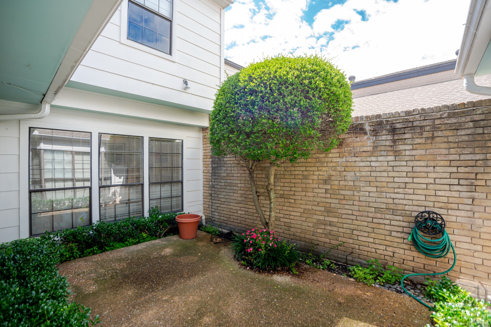 7074 Regalview Circle Dallas TX 75248