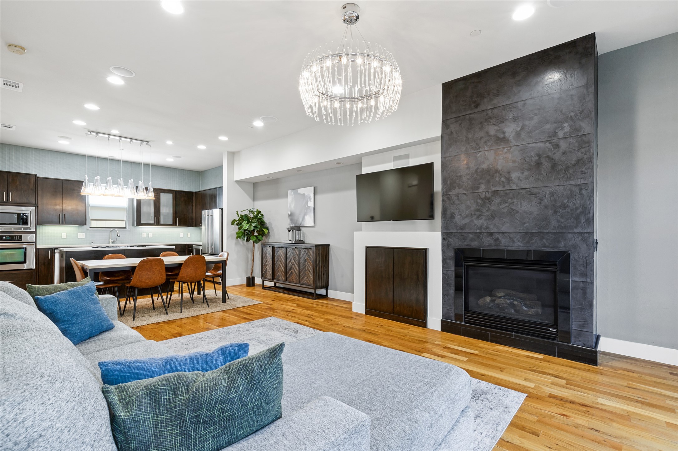 4618 Cedar Springs Road Dallas TX 75219