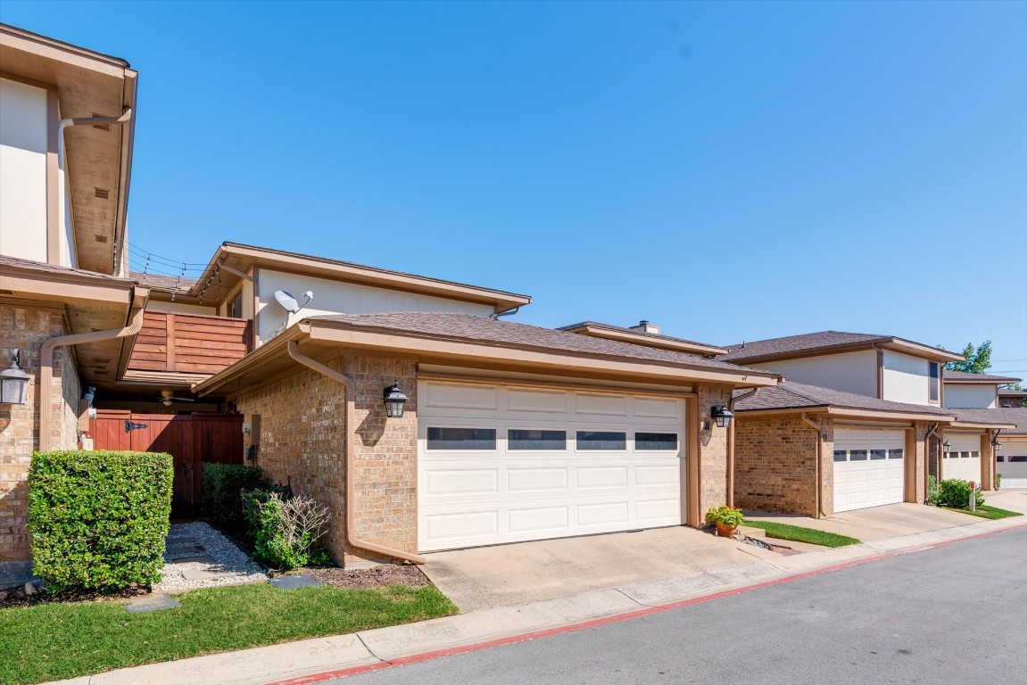21 Rockwood Circle Bedford TX 76021
