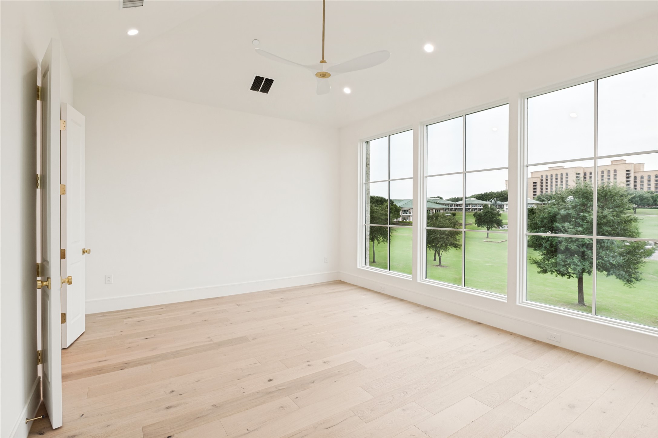 350 N O Connor Ridge Boulevard Irving TX 75038