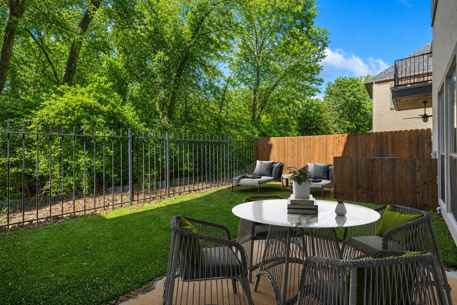 8813 Tudor Place Dallas TX 75228