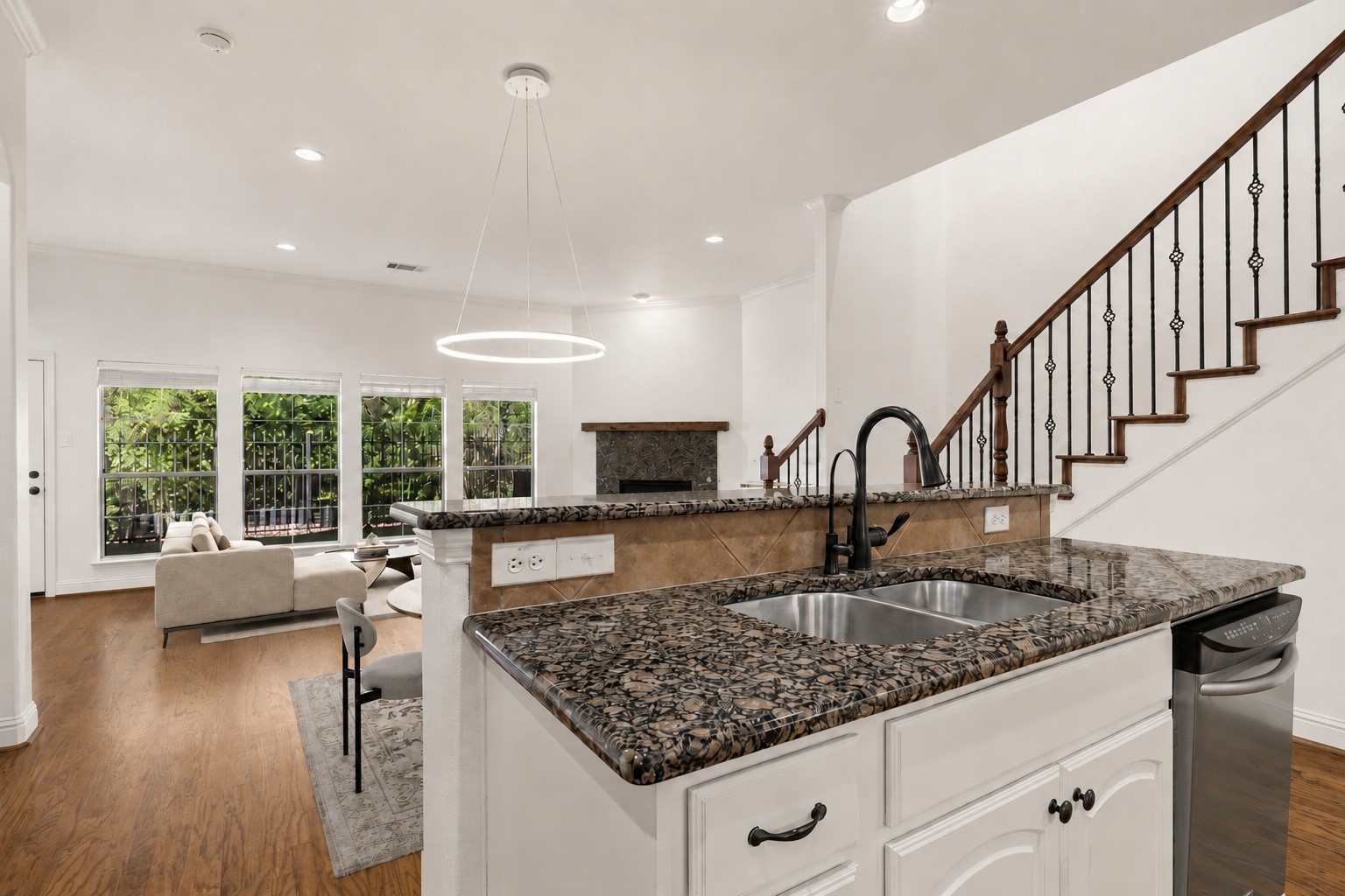 8813 Tudor Place Dallas TX 75228