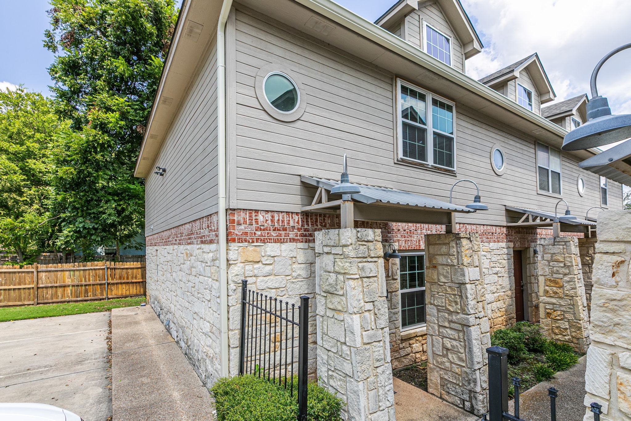 2011 S 7th Street Waco TX 76706
