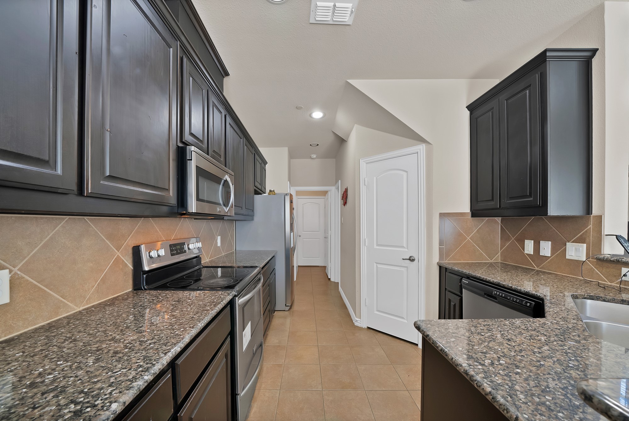 1946 Sherburne Street Lewisville TX 75067