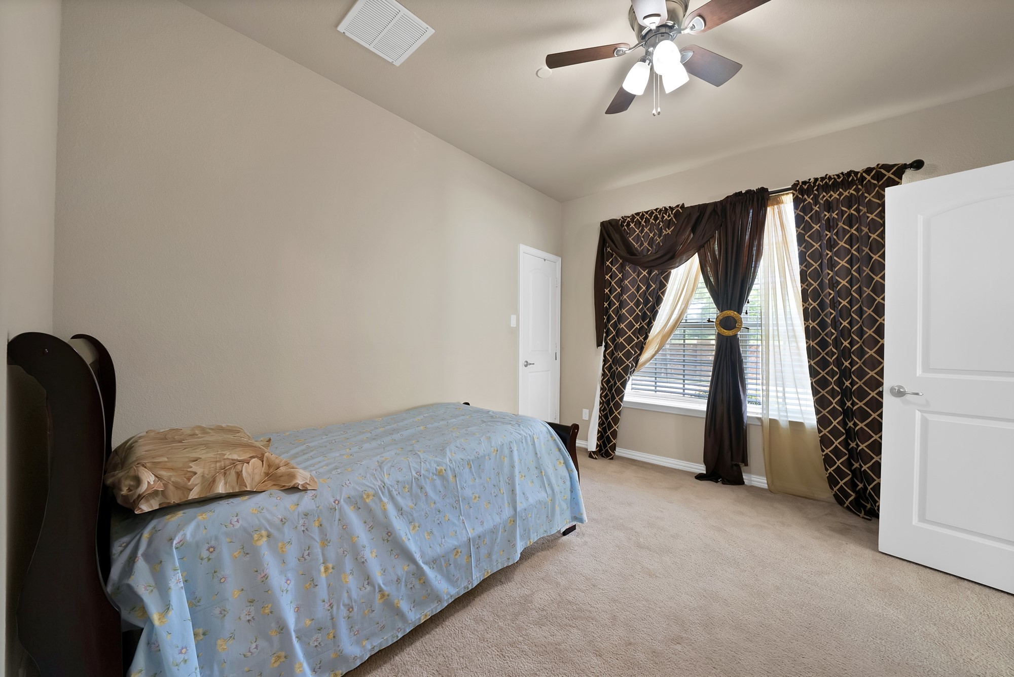 1946 Sherburne Street Lewisville TX 75067