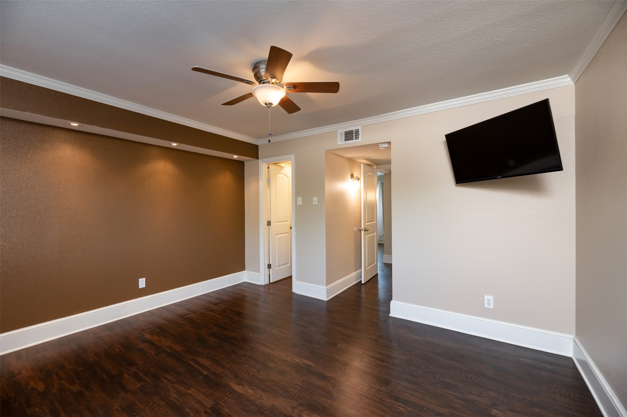 10252 Regal Oaks Drive Dallas TX 75230