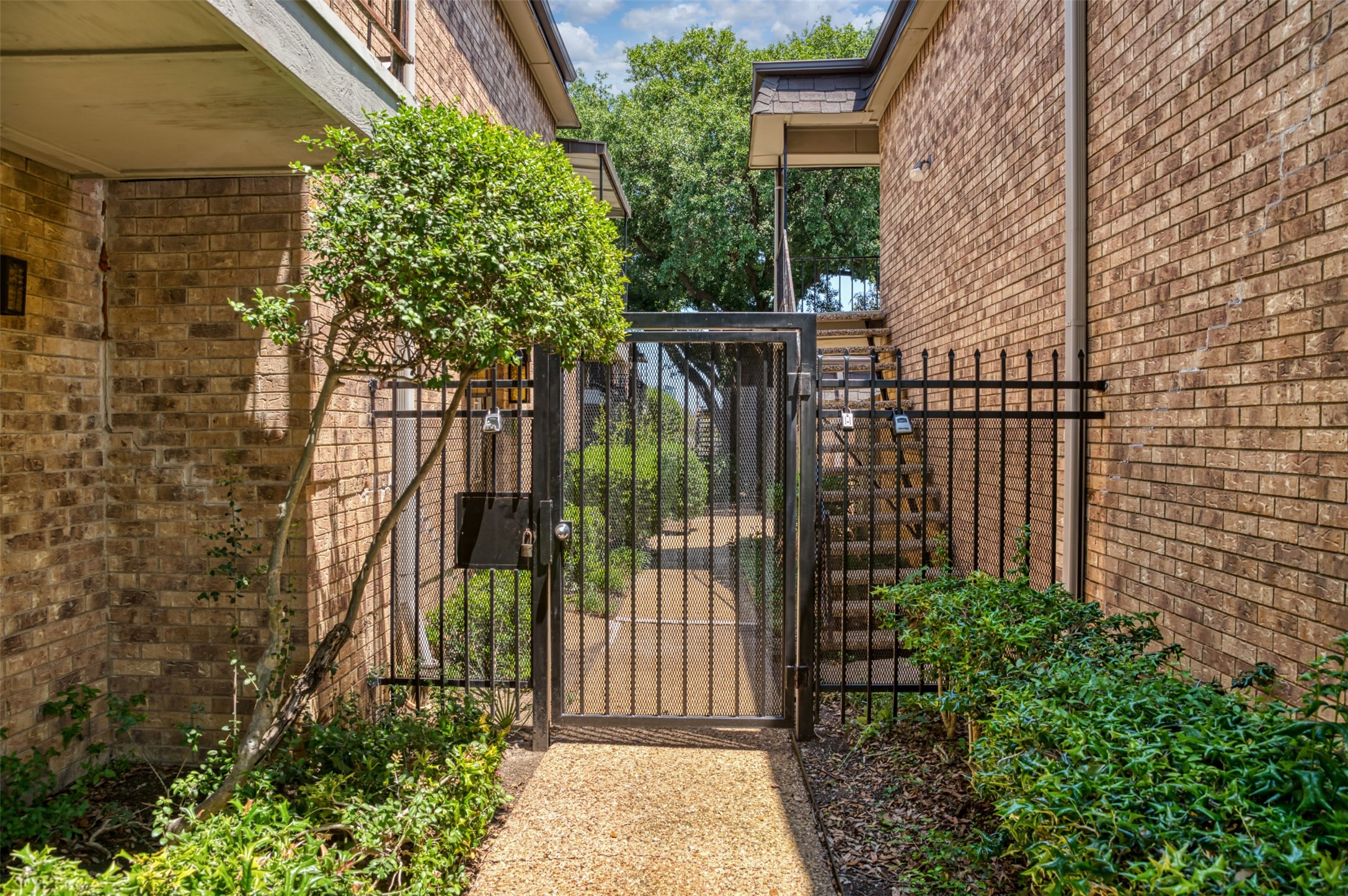 10252 Regal Oaks Drive Dallas TX 75230