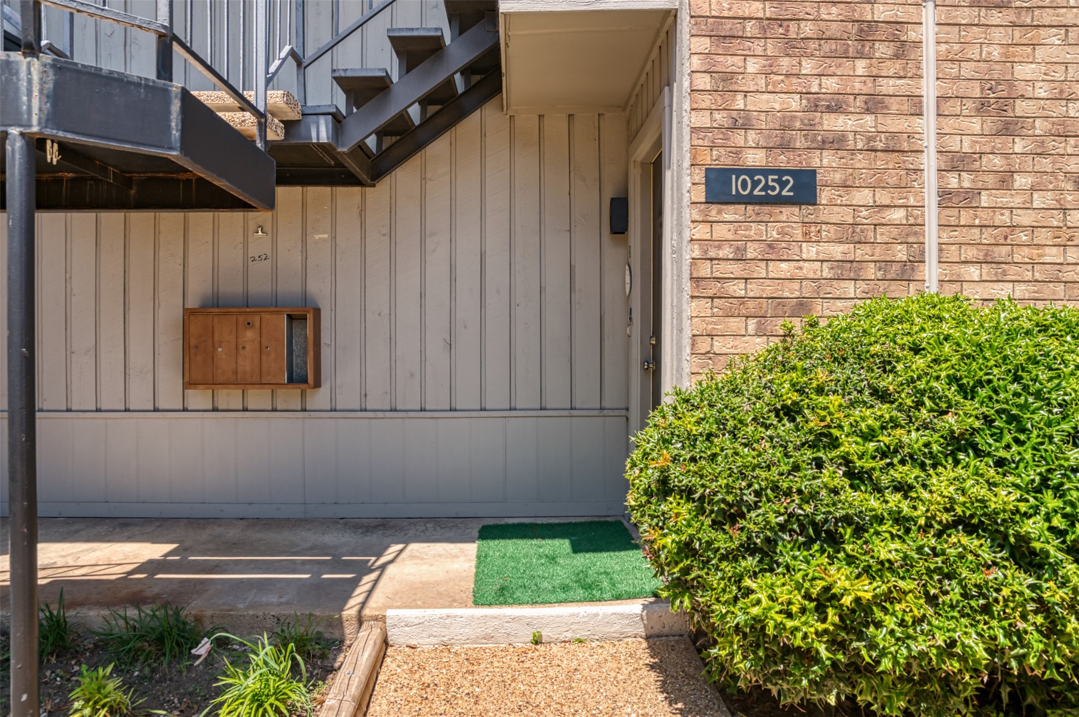 10252 Regal Oaks Drive Dallas TX 75230