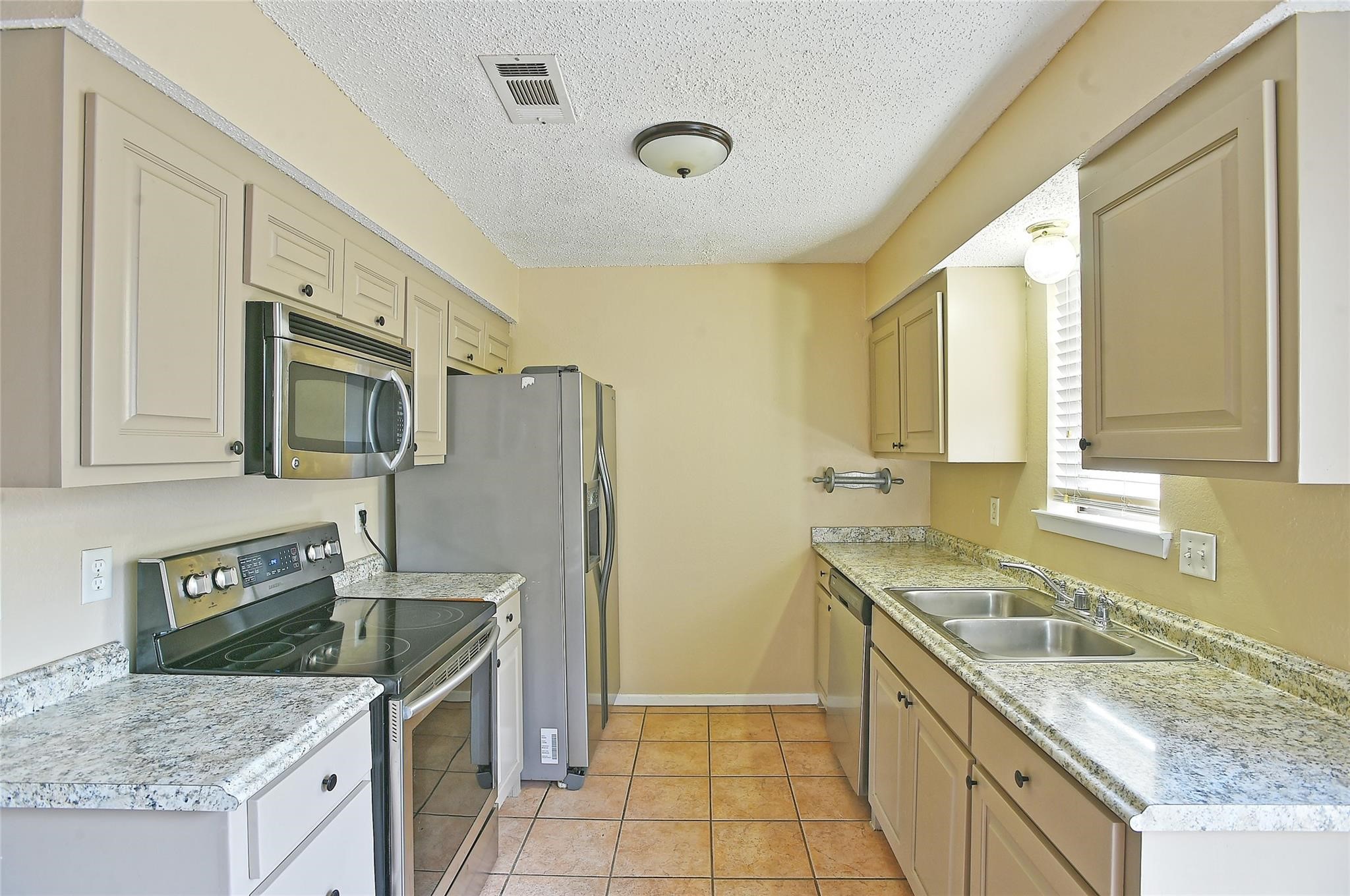 619 Timberline Drive Hurst TX 76053