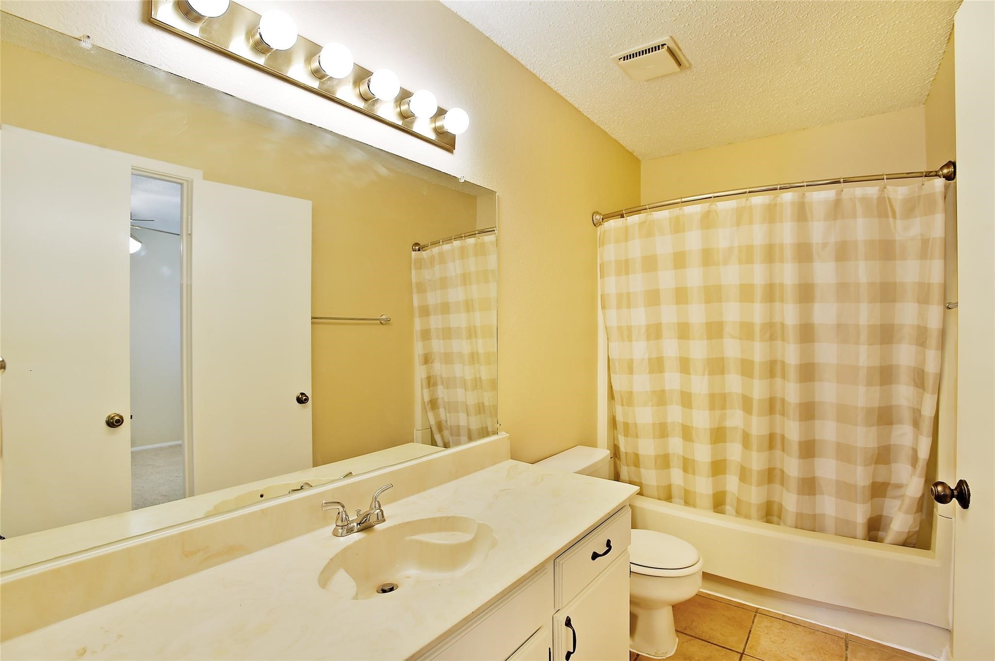 619 Timberline Drive Hurst TX 76053