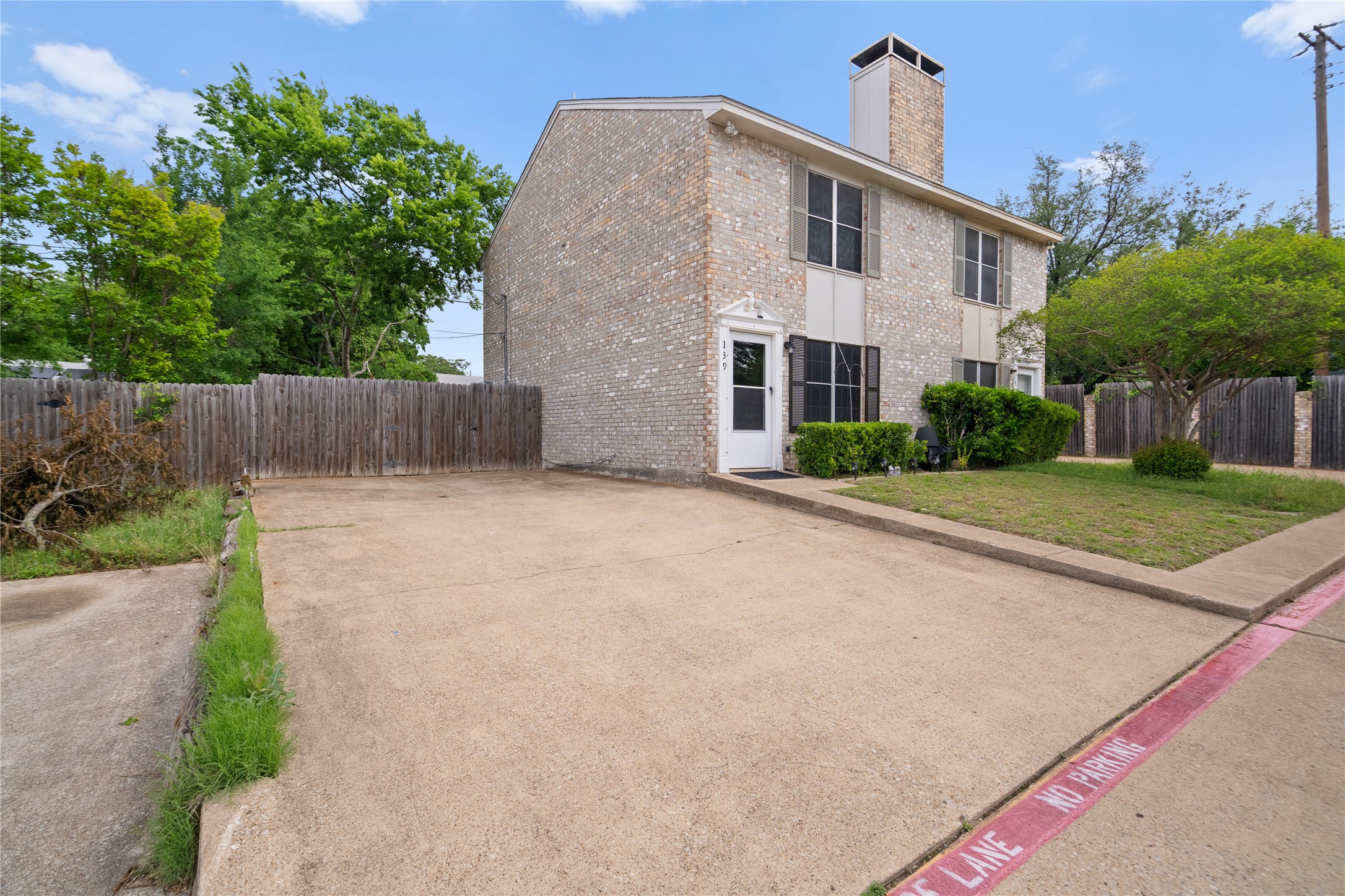 139 Graystone Place Duncanville TX 75137