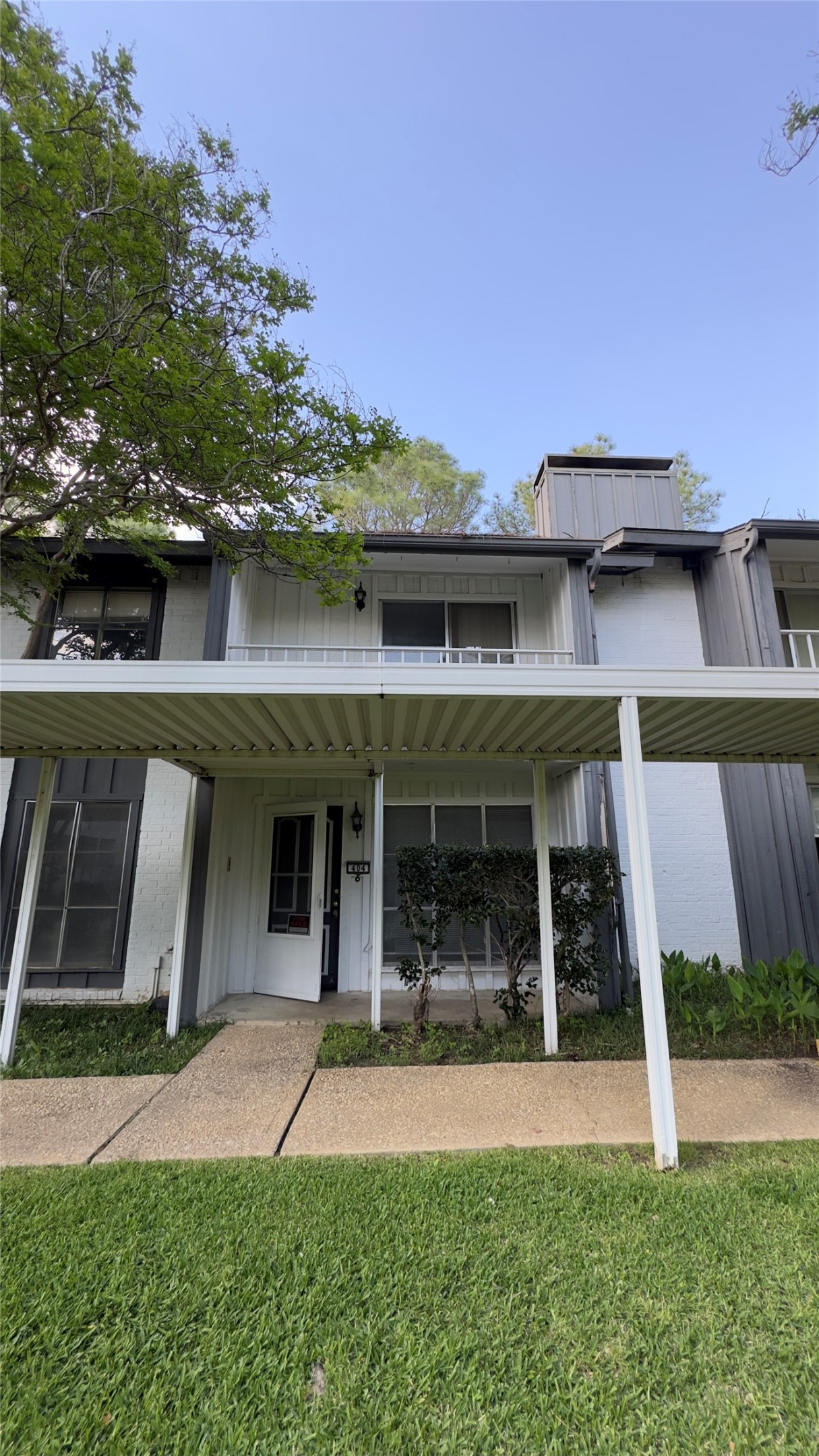 404 Hollyhill Lane Denton TX 76205