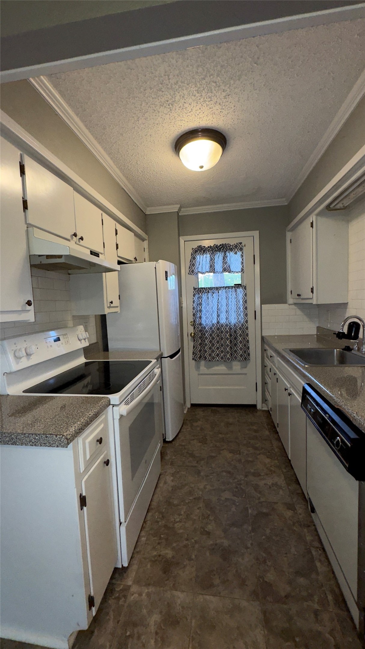 404 Hollyhill Lane Denton TX 76205