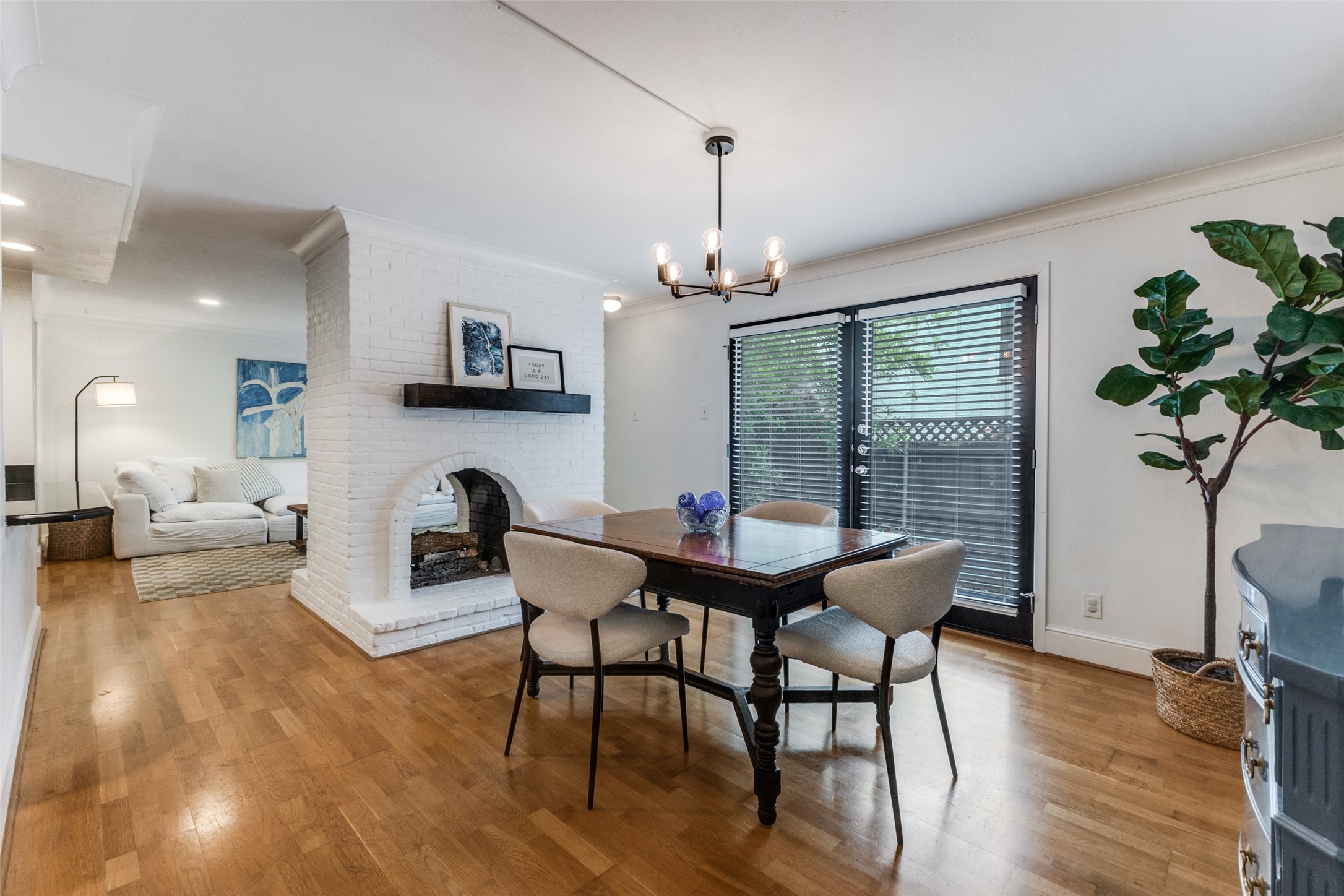 5932 Sandhurst Lane Dallas TX 75206