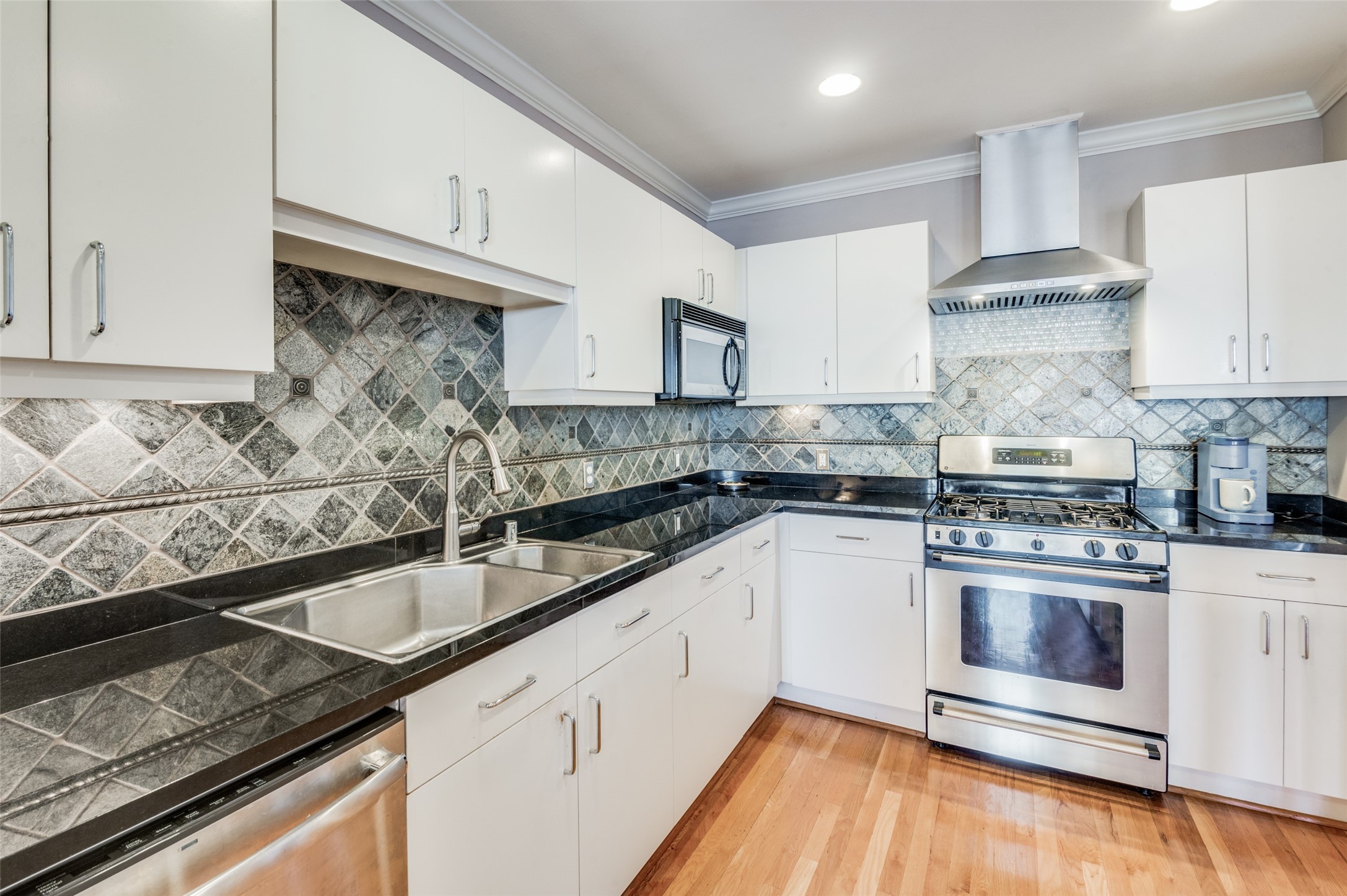 5055 Addison Circle Addison TX 75001