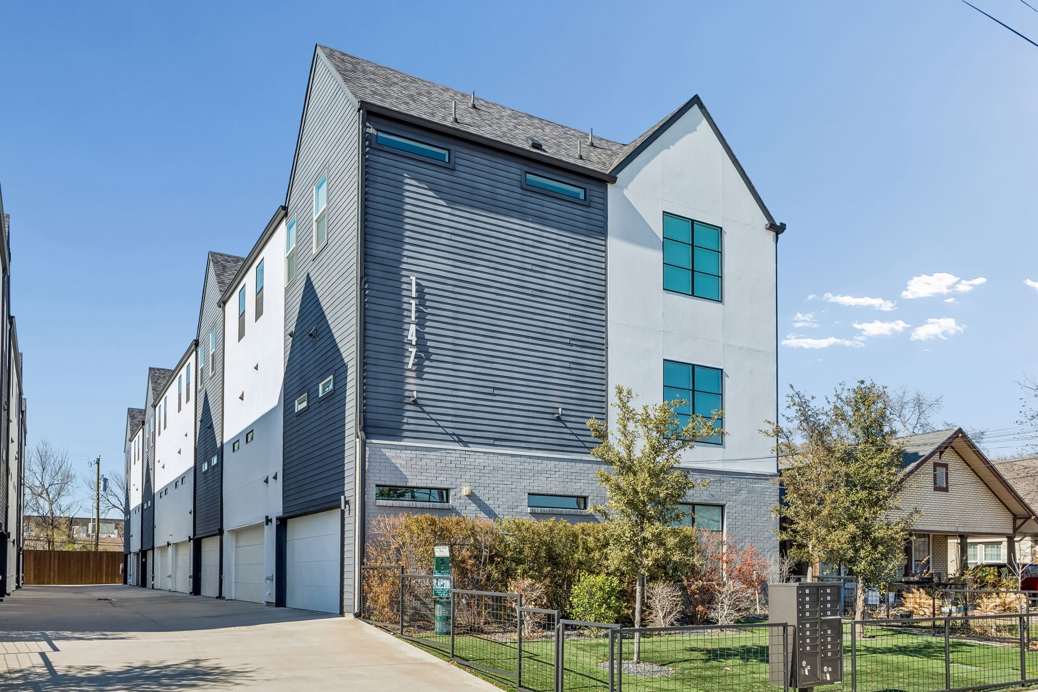 1147 N Madison Avenue Dallas TX 75208