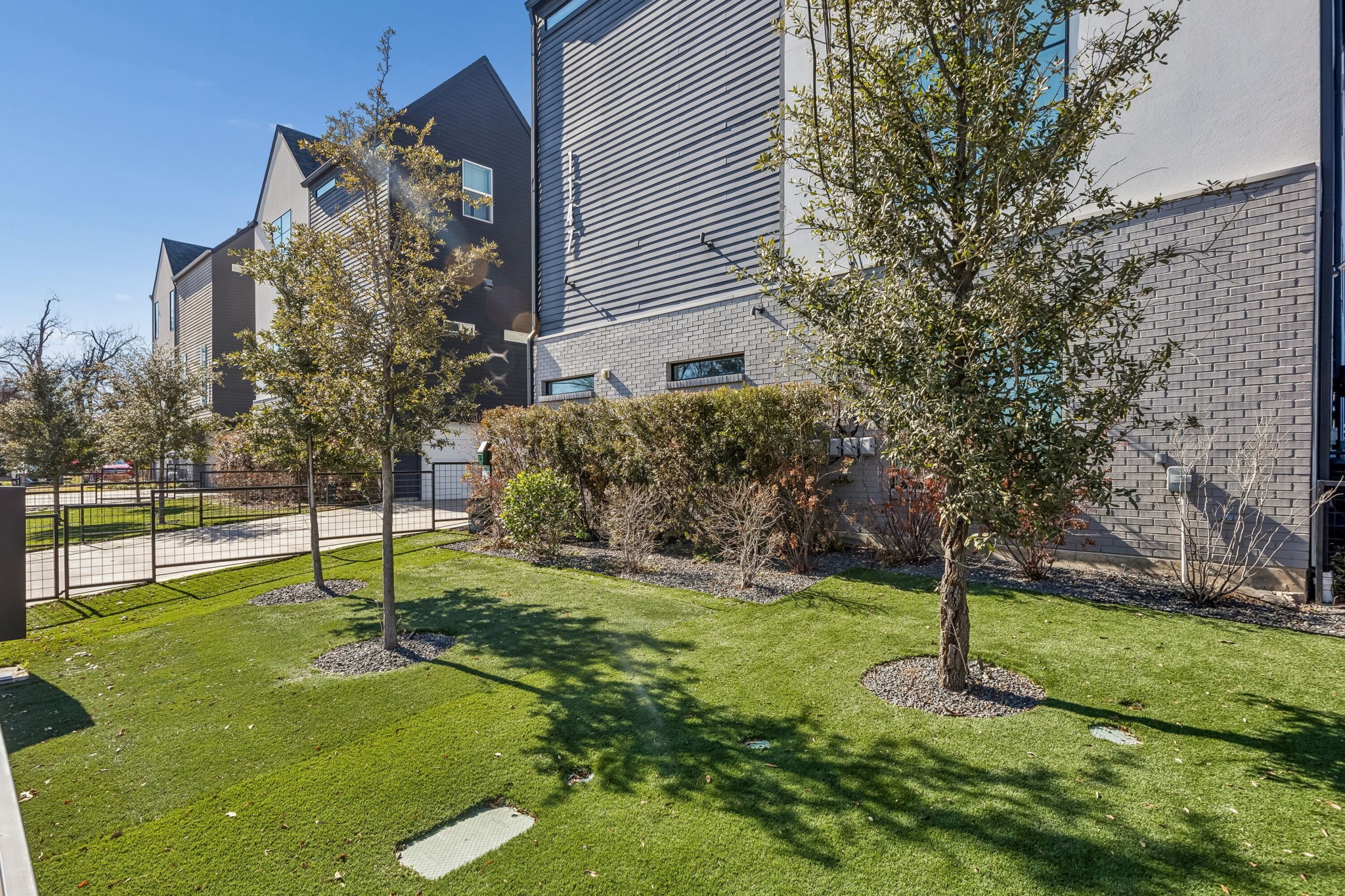 1147 N Madison Avenue Dallas TX 75208