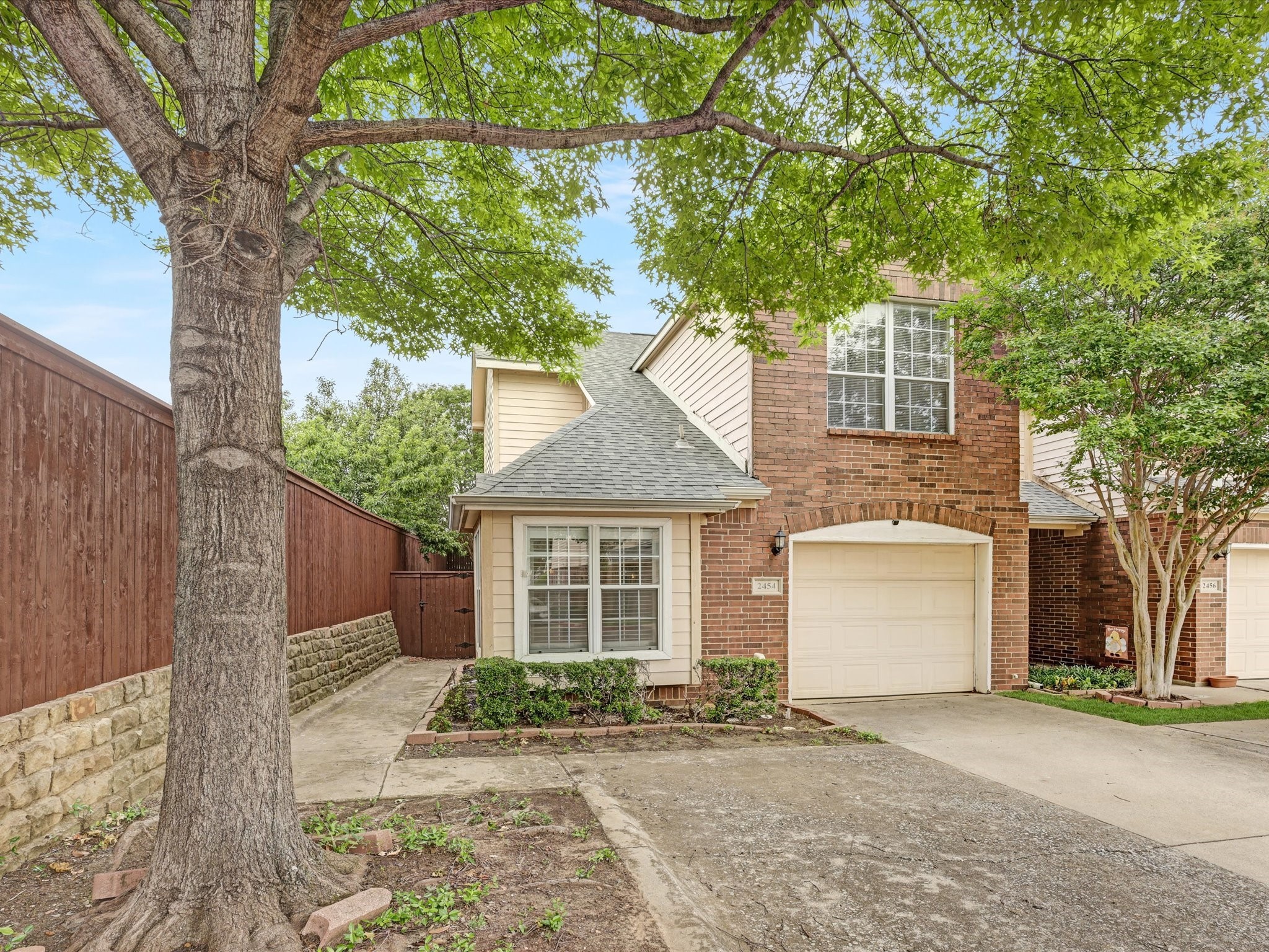 2454 Southcourt Circle Irving TX 75038