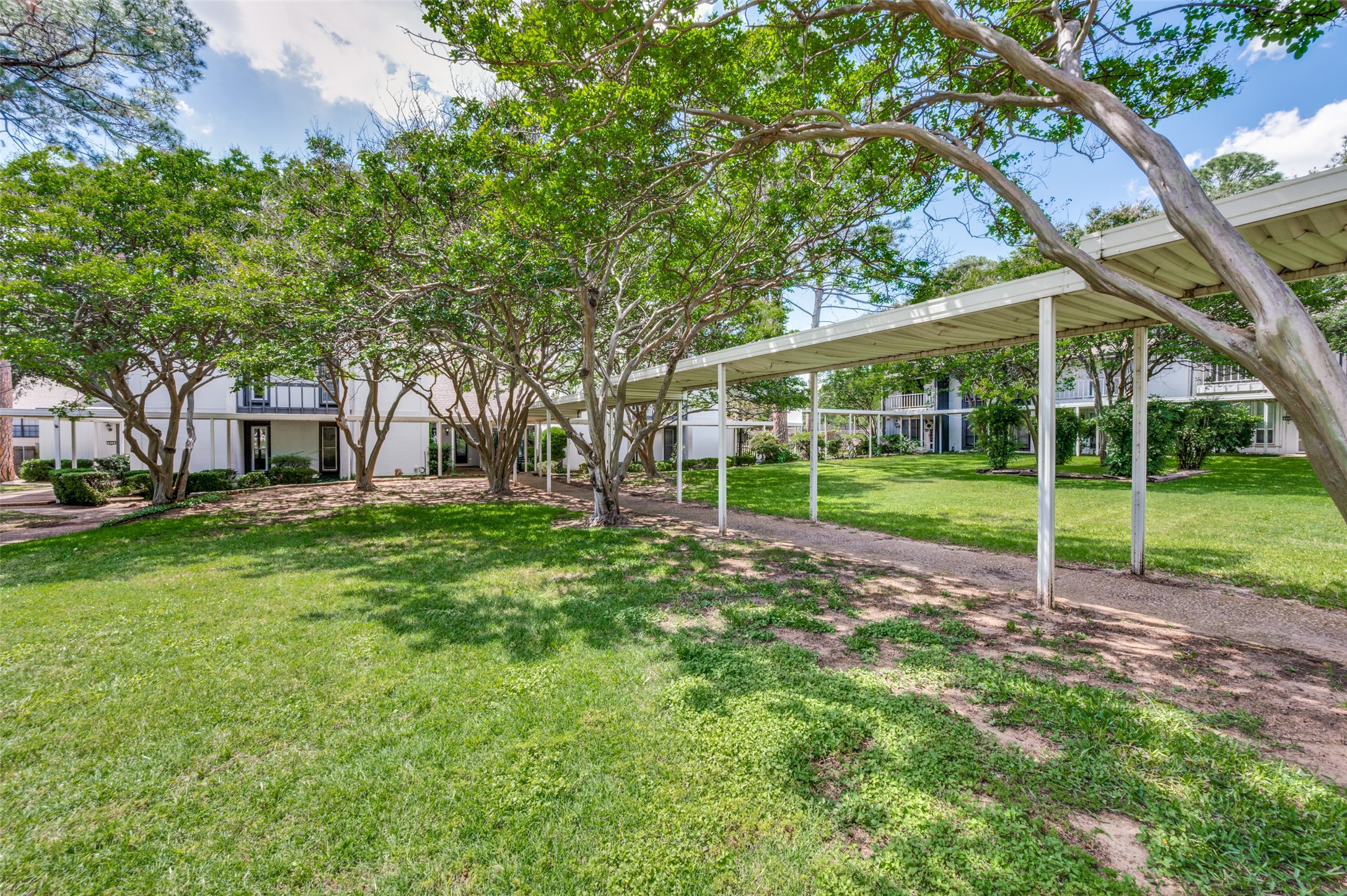 412 Hollyhill Lane Denton TX 76205