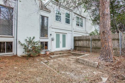412 Hollyhill Lane Denton TX 76205
