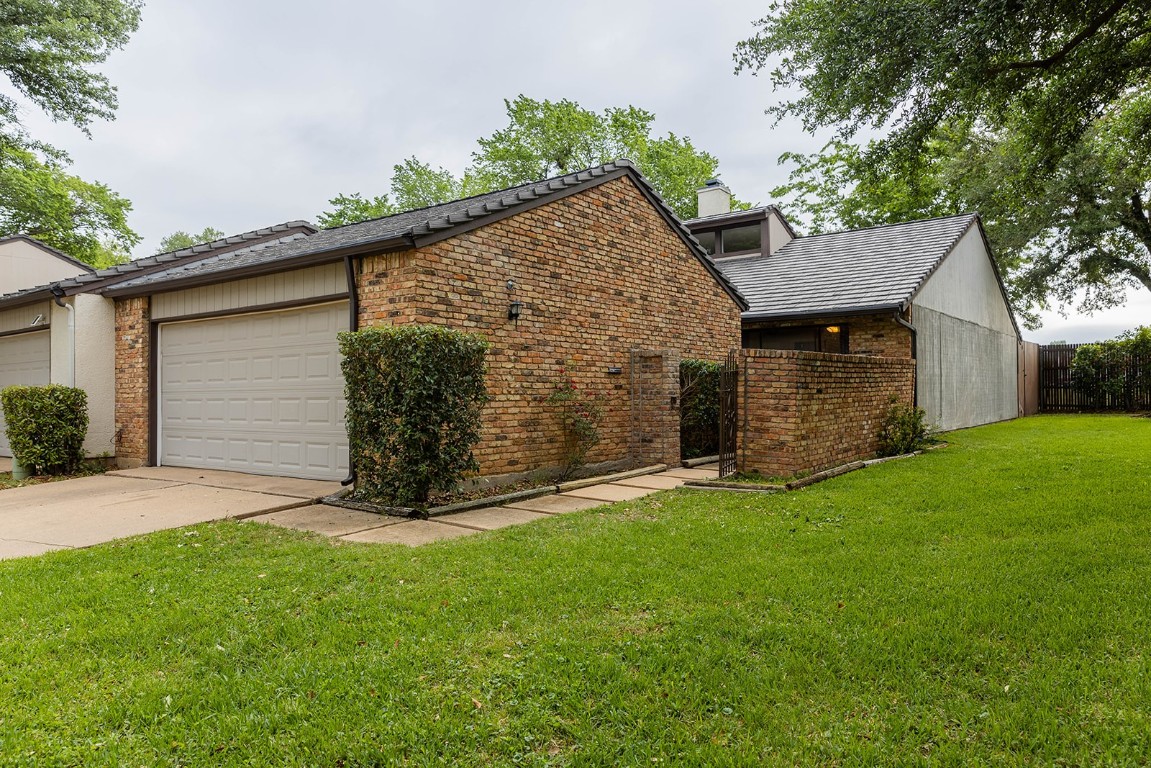 1021 Woodoak Court Fort Worth TX 76112