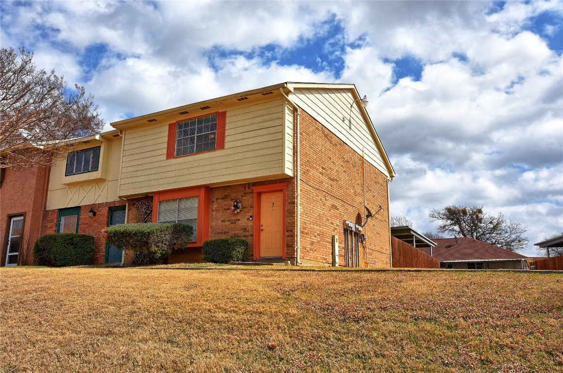 7 W Mountain Lane Grand Prairie TX 75052