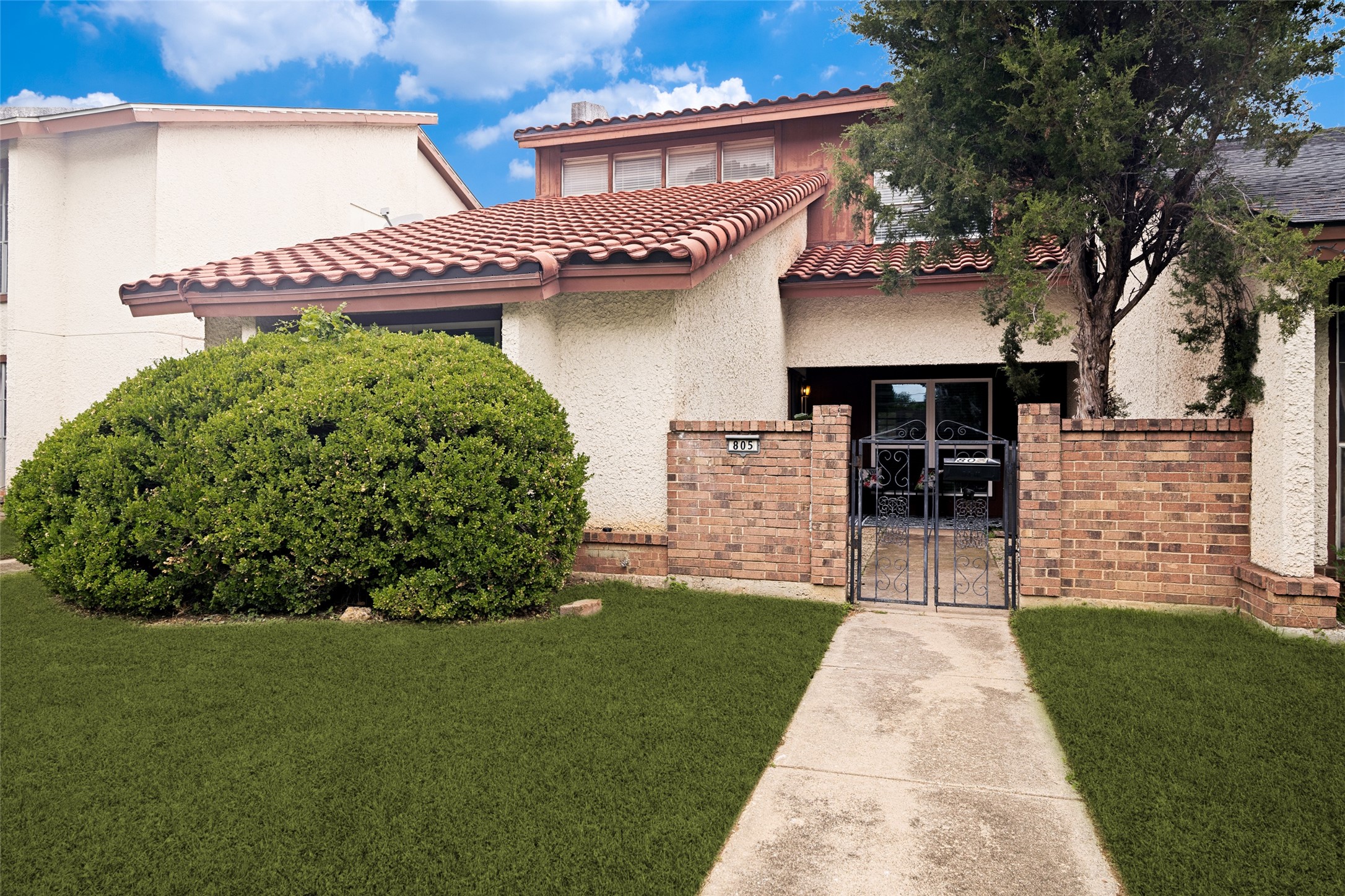 805 W Rochelle Road Irving TX 75062