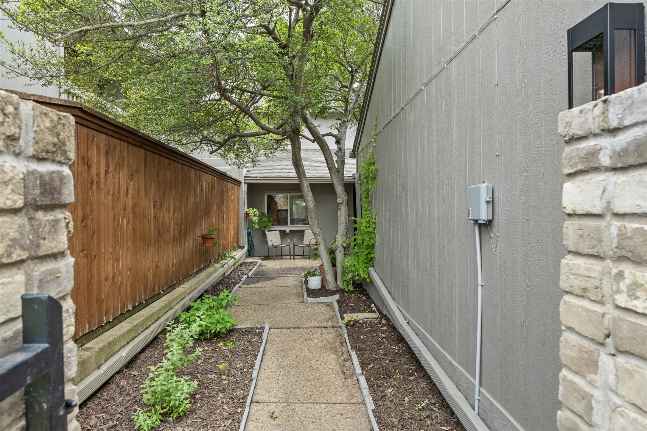 10607 Hillpoint Drive Dallas TX 75238