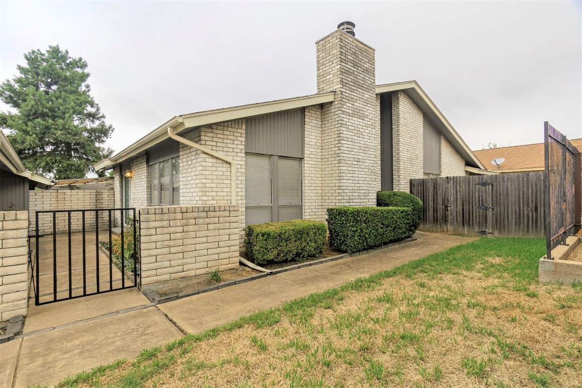 921 Shady Creek Lane Bedford TX 76021