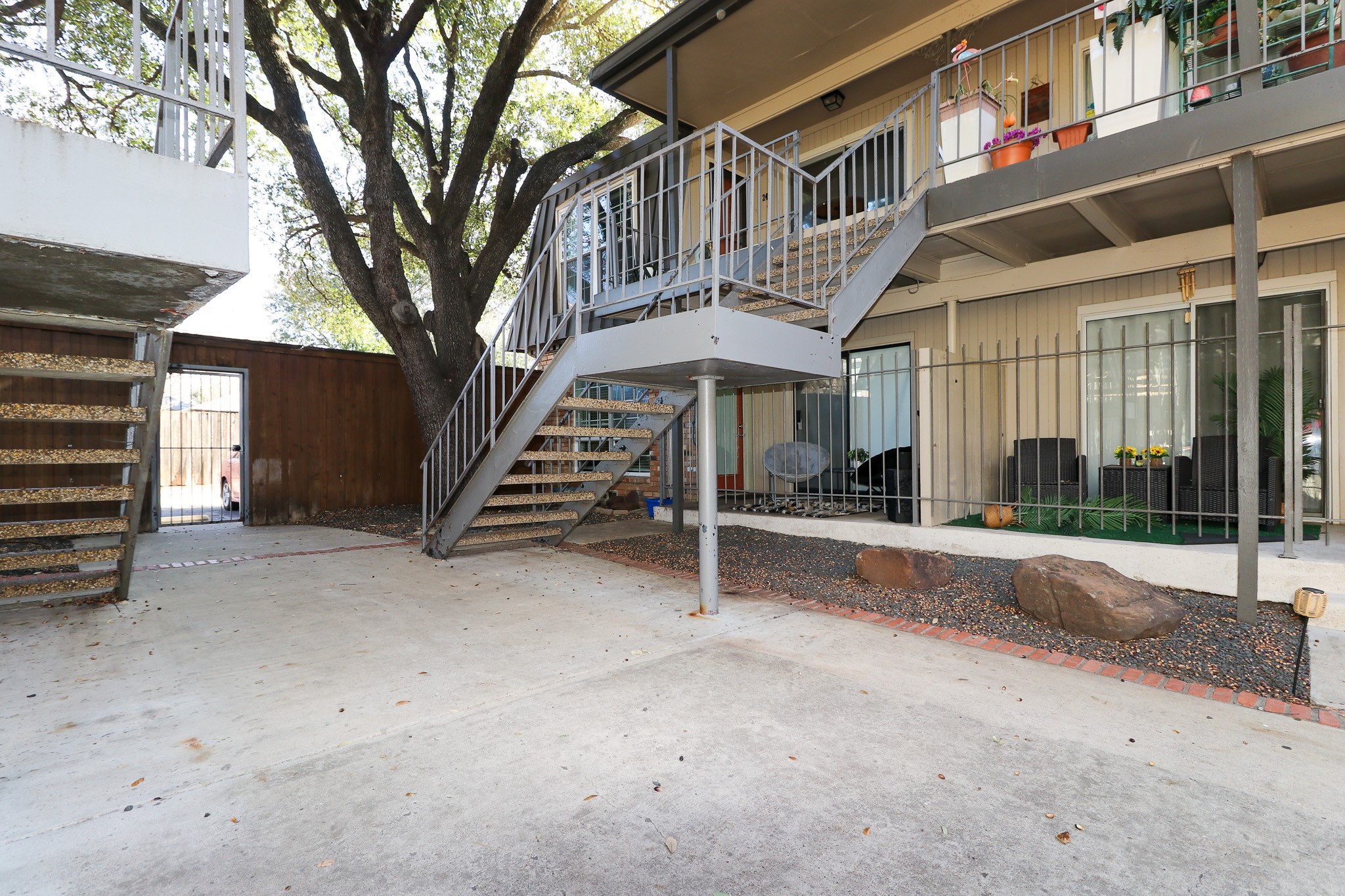 5322 Fleetwood Oaks Avenue Dallas TX 75235