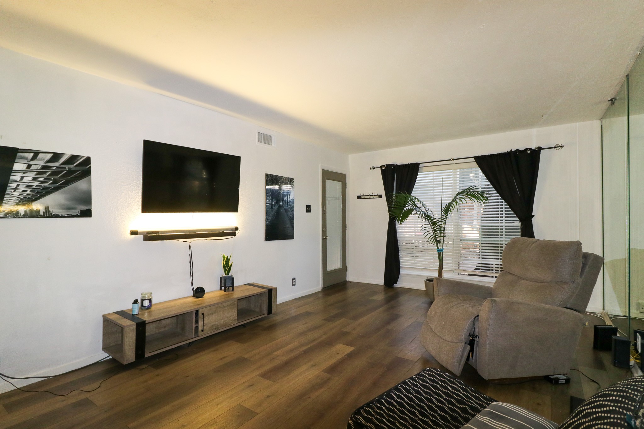 5322 Fleetwood Oaks Avenue Dallas TX 75235