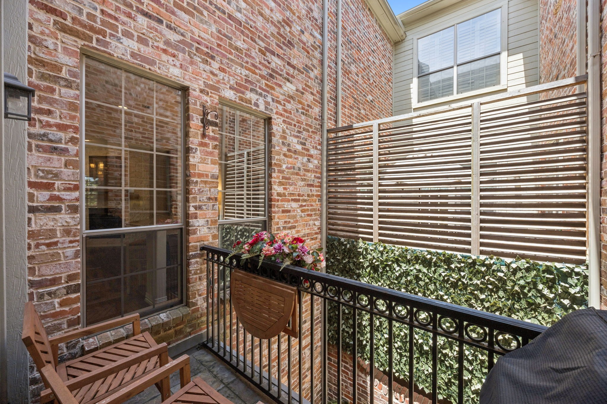 4051 Throckmorton Street Dallas TX 75219