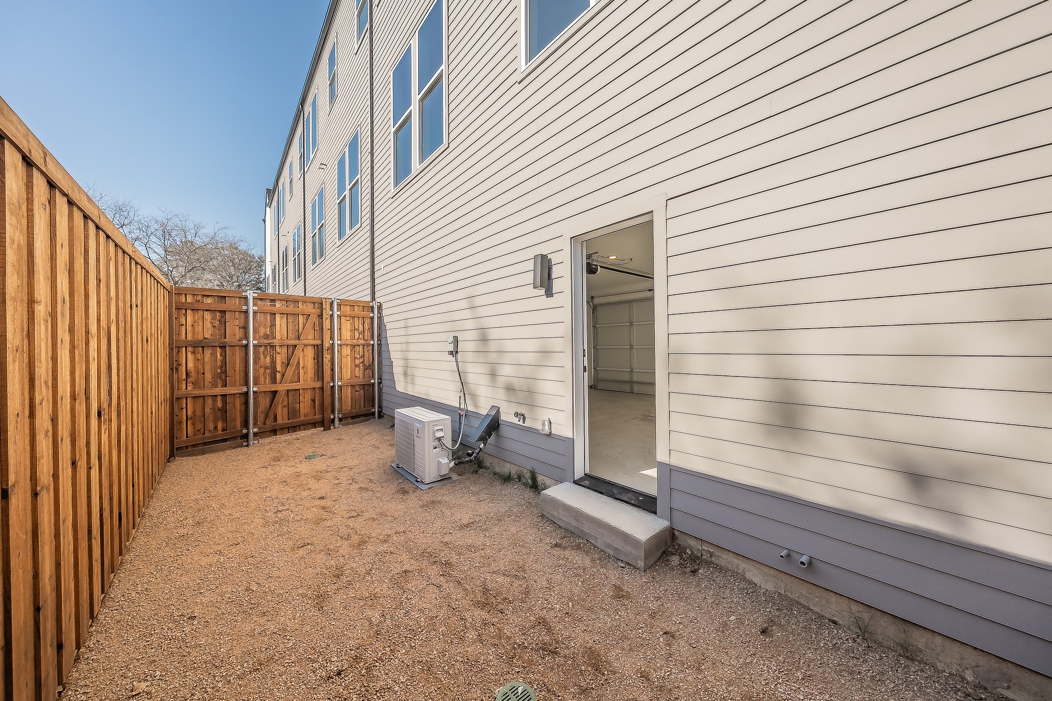 2523 Hondo Avenue Dallas TX 75219