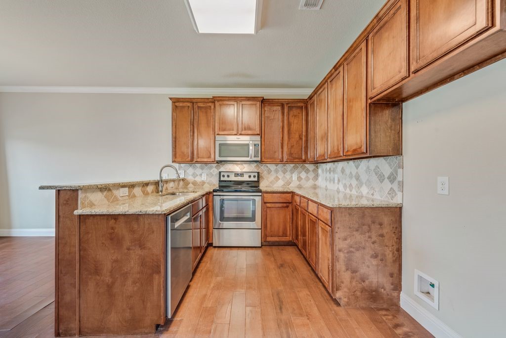 207 S Kealy Avenue Lewisville TX 75057