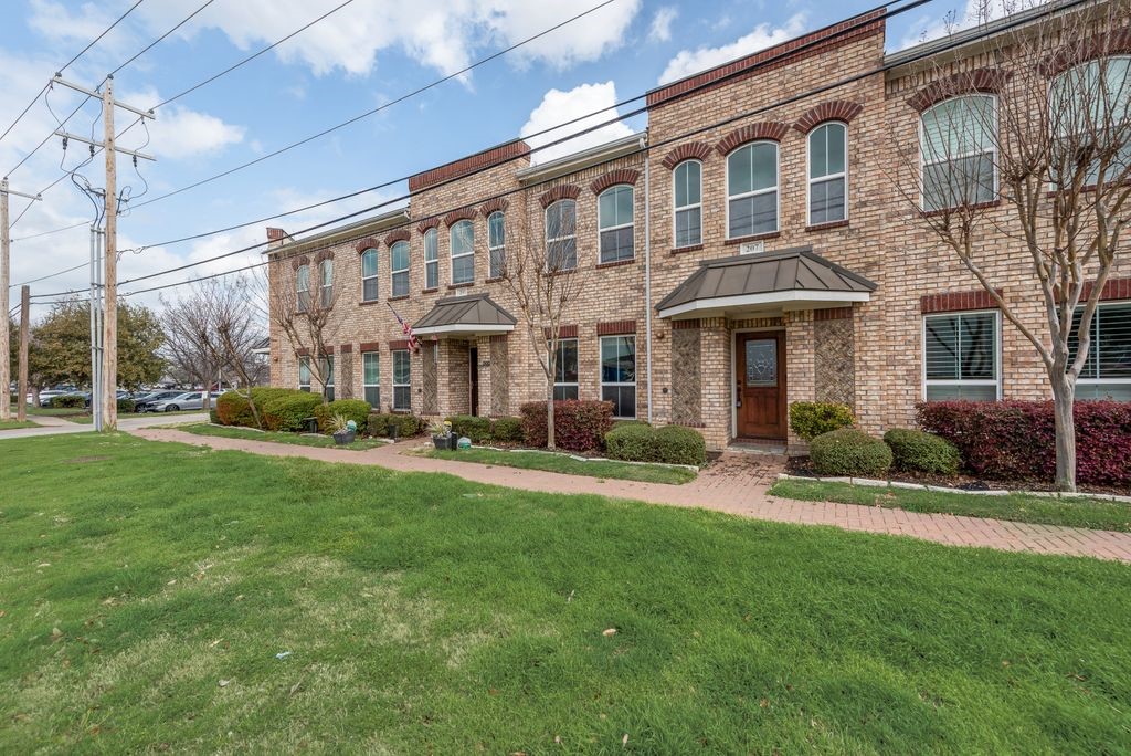 207 S Kealy Avenue Lewisville TX 75057