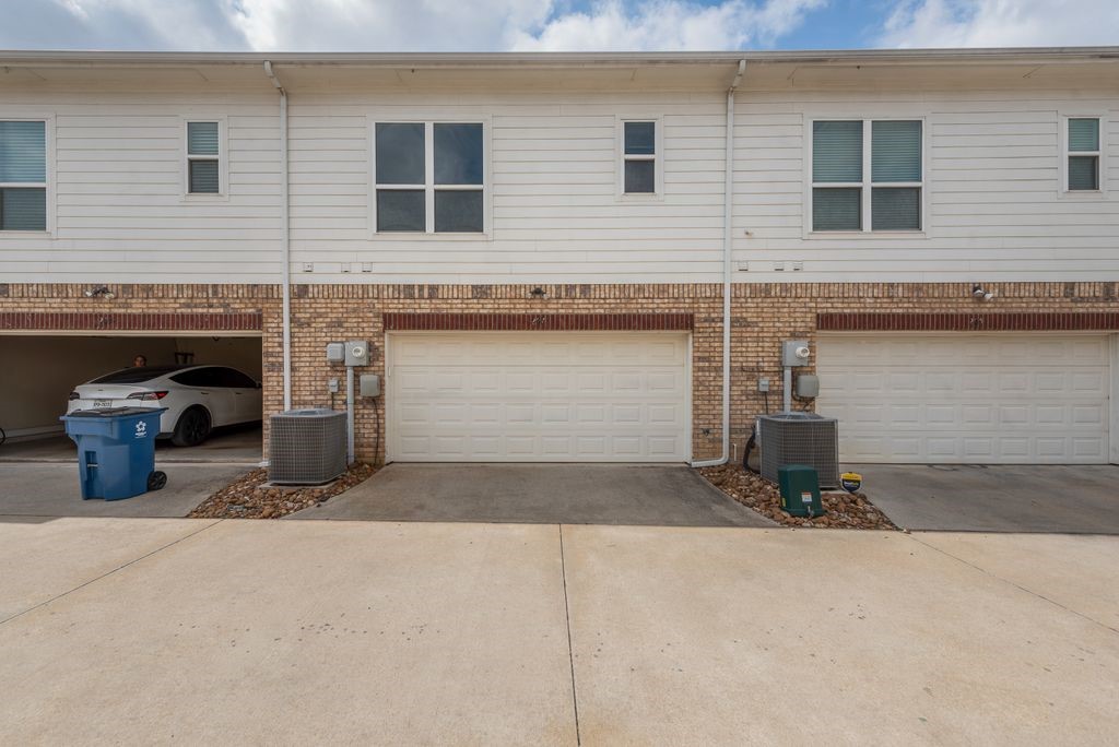 207 S Kealy Avenue Lewisville TX 75057