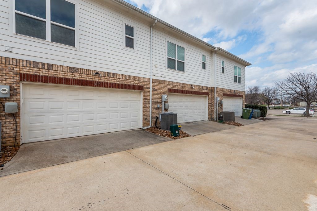 207 S Kealy Avenue Lewisville TX 75057
