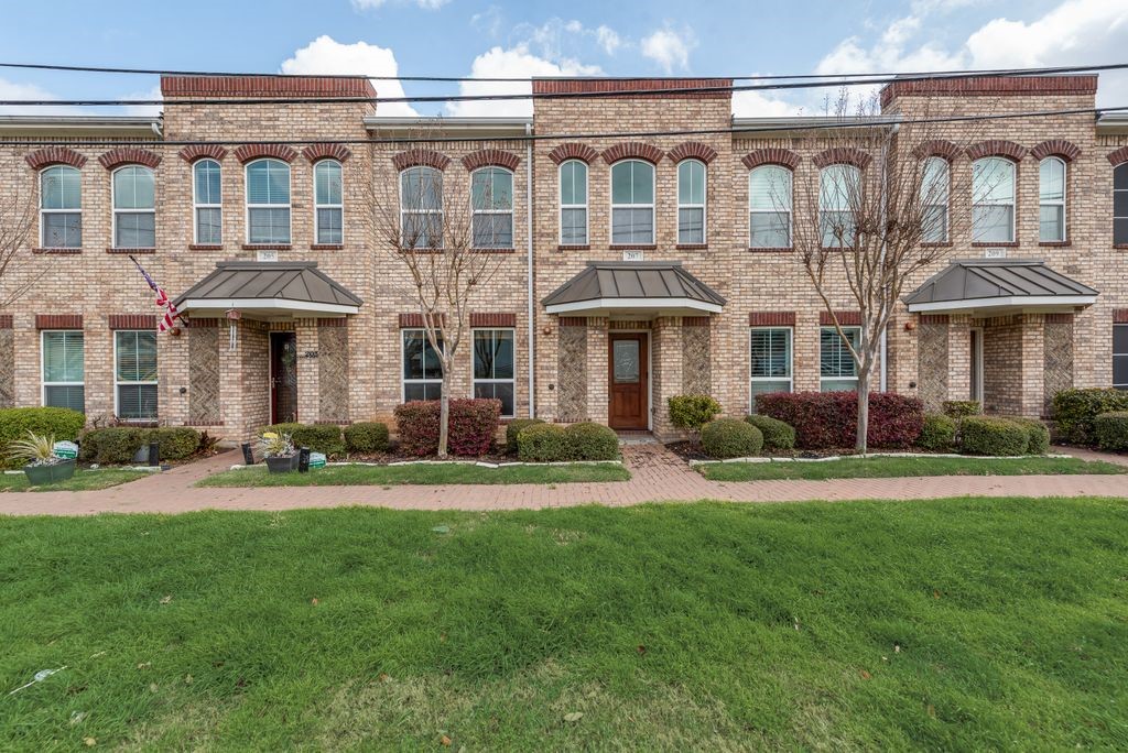207 S Kealy Avenue Lewisville TX 75057