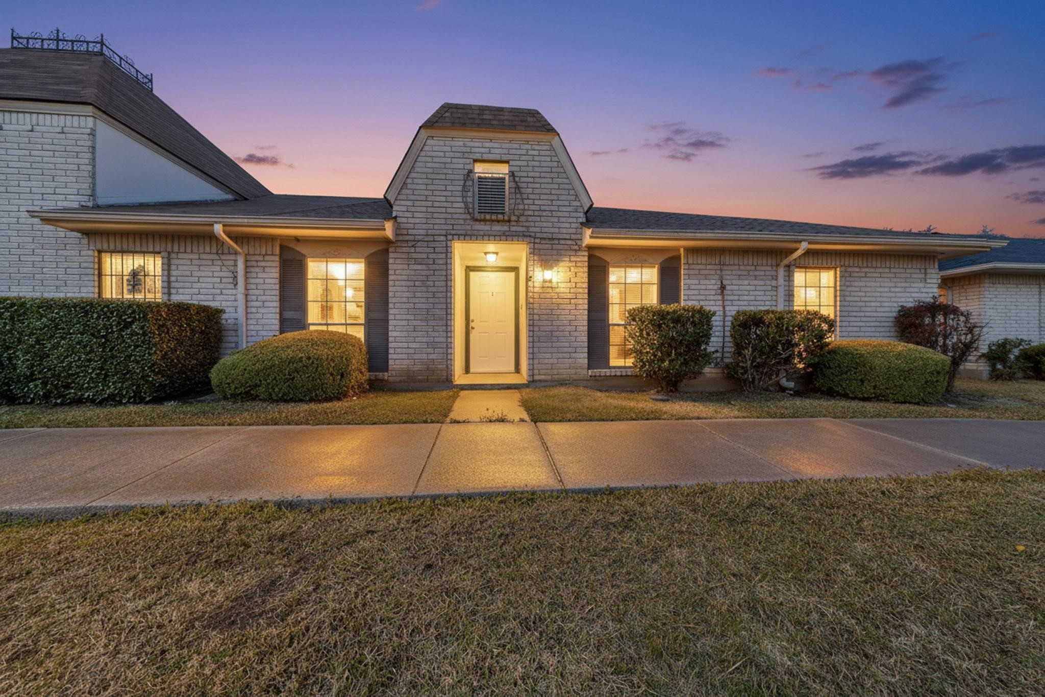 8 W Townhouse Lane Grand Prairie TX 75052