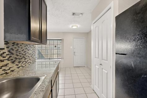 8 W Townhouse Lane Grand Prairie TX 75052