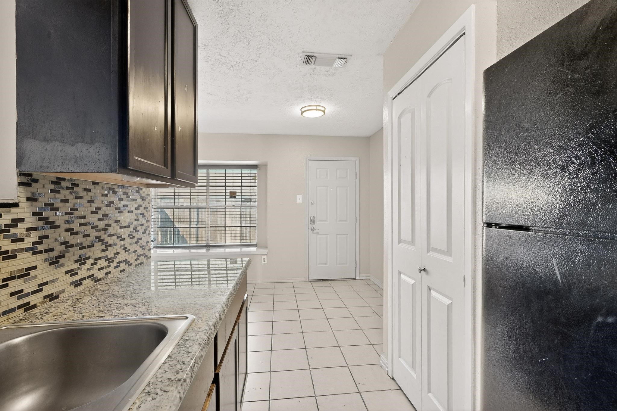 8 W Townhouse Lane Grand Prairie TX 75052