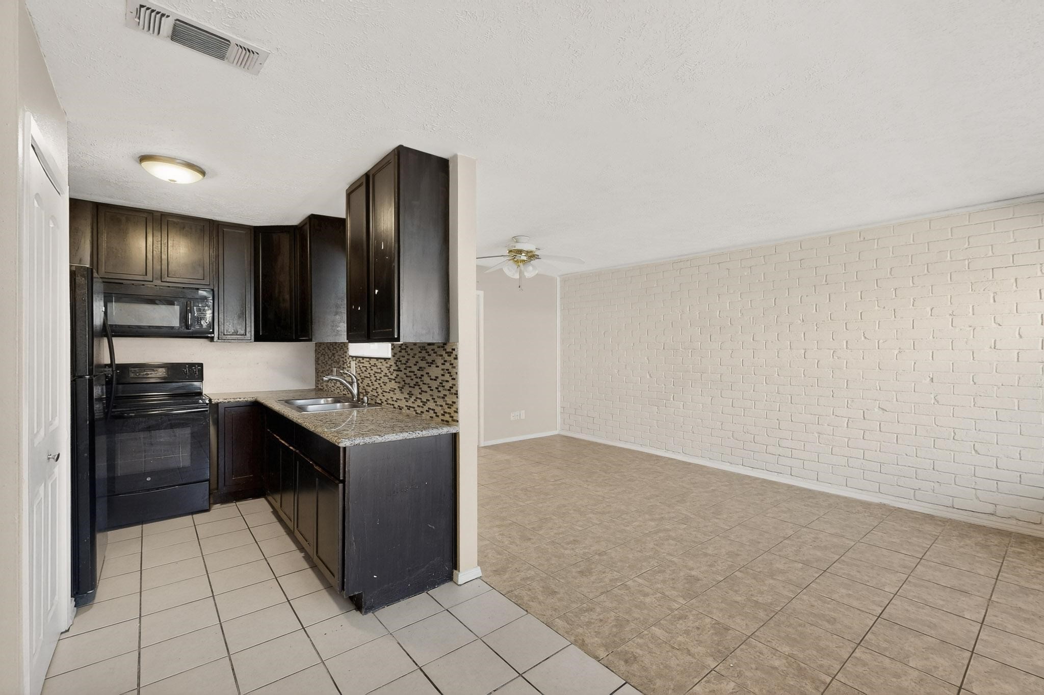 8 W Townhouse Lane Grand Prairie TX 75052