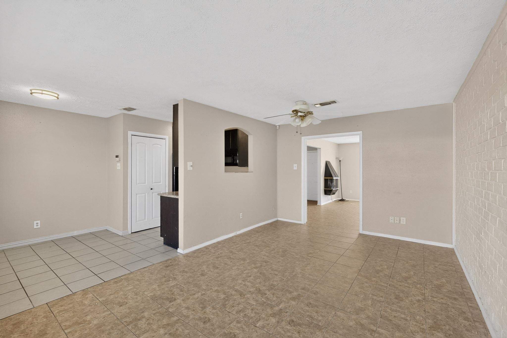 8 W Townhouse Lane Grand Prairie TX 75052