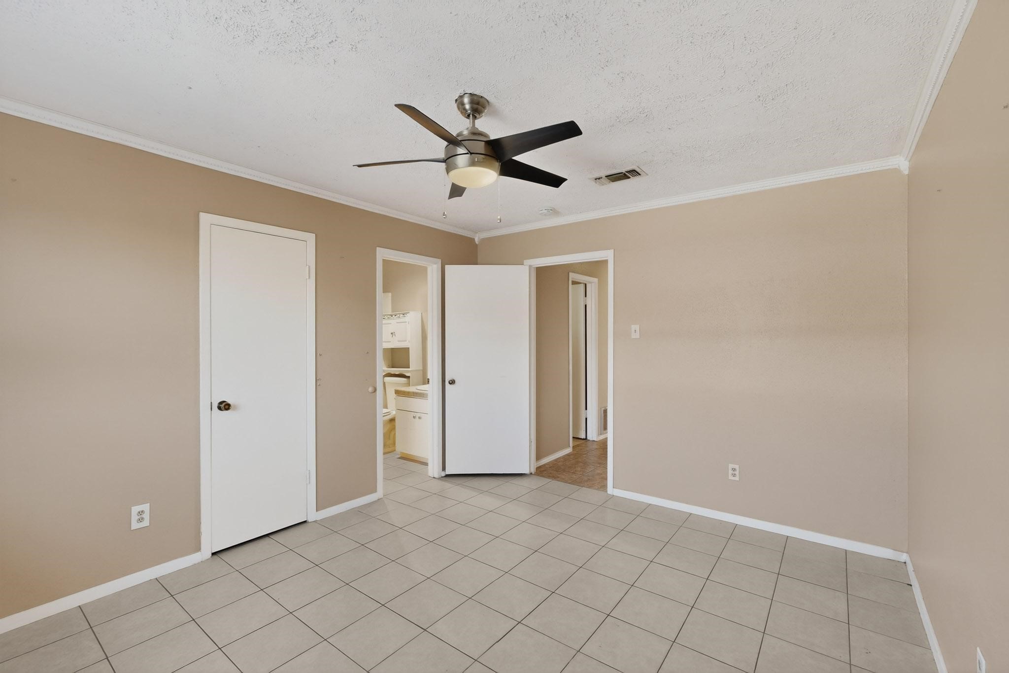 8 W Townhouse Lane Grand Prairie TX 75052