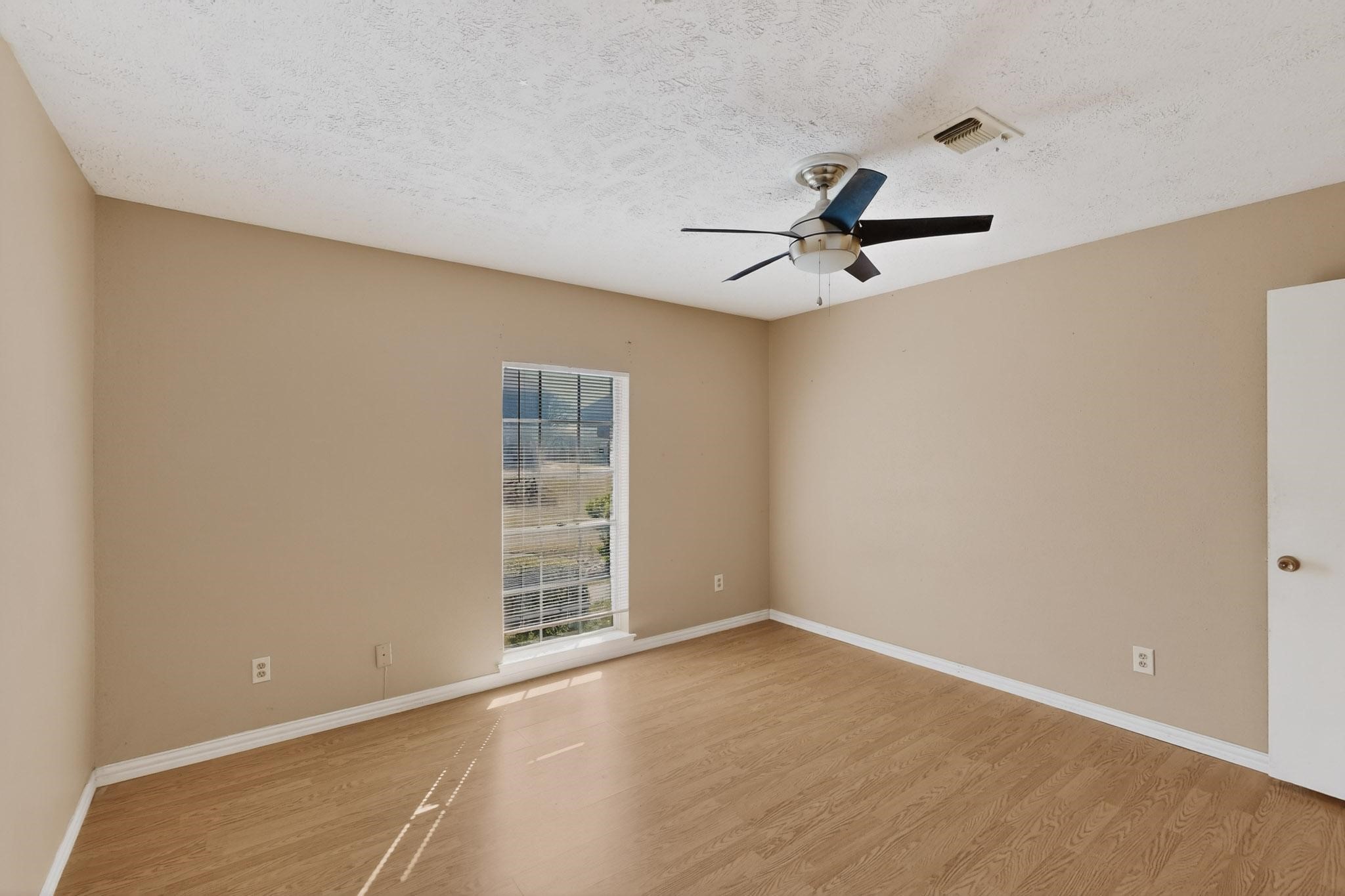 8 W Townhouse Lane Grand Prairie TX 75052